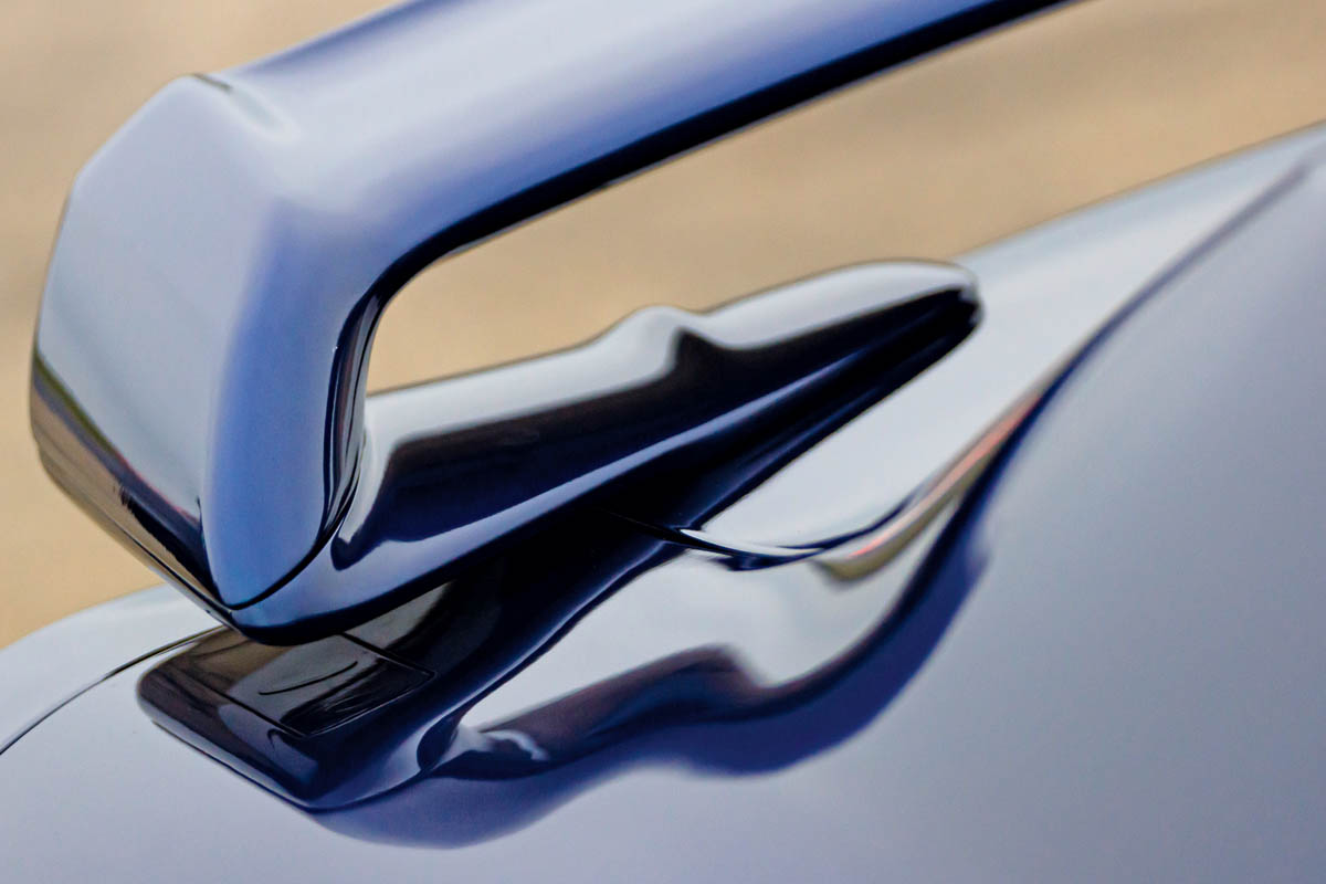 Nissan Juke-R vs GT-R GTR spoiler