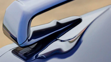 Nissan Juke-R vs GT-R GTR spoiler
