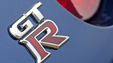 Nissan Juke-R vs GT-R GTR badge