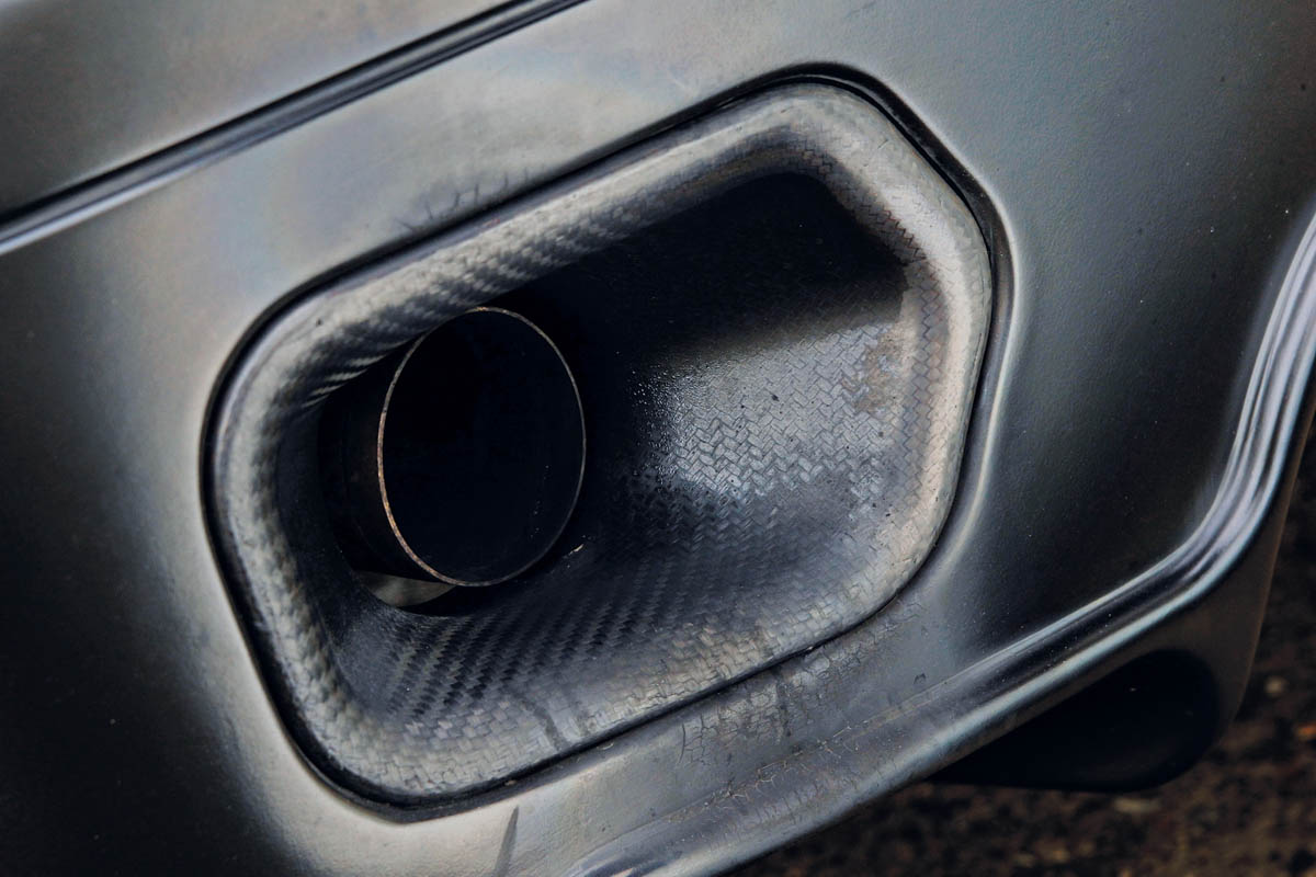 Nissan Juke-R vs GT-R exhaust