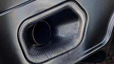 Nissan Juke-R vs GT-R exhaust