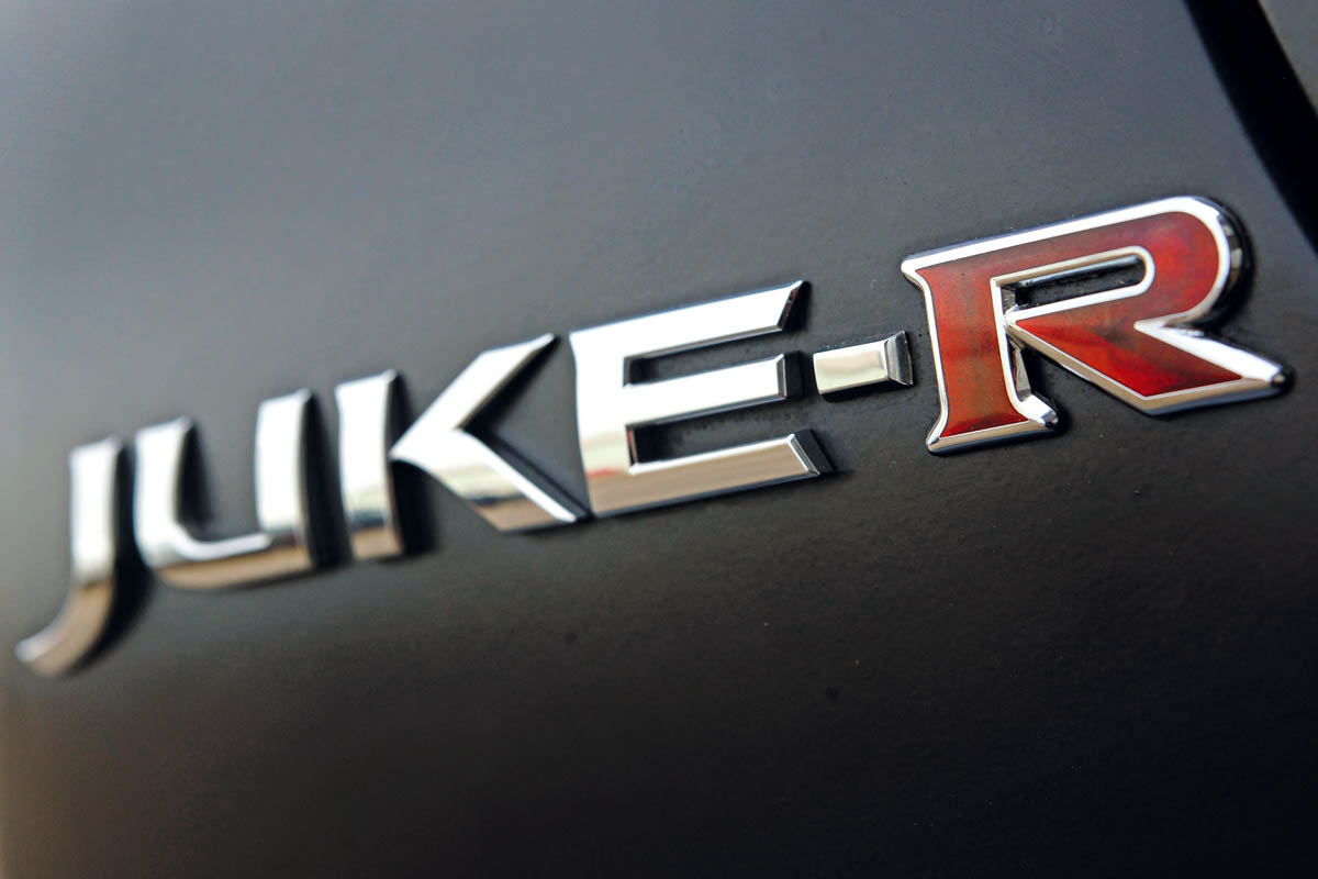 Nissan Juke-R vs GT-R Juke badge