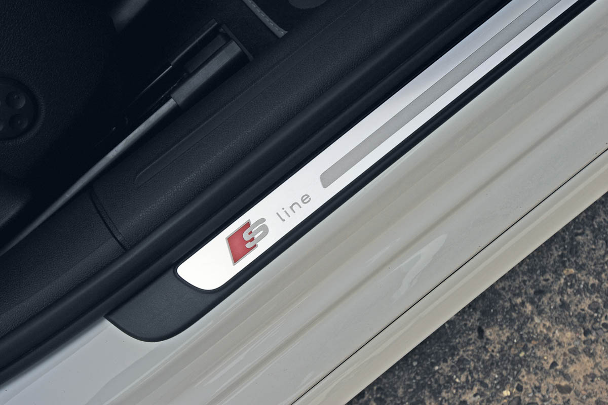 Audi A4 2.0 TDI S line kick plate