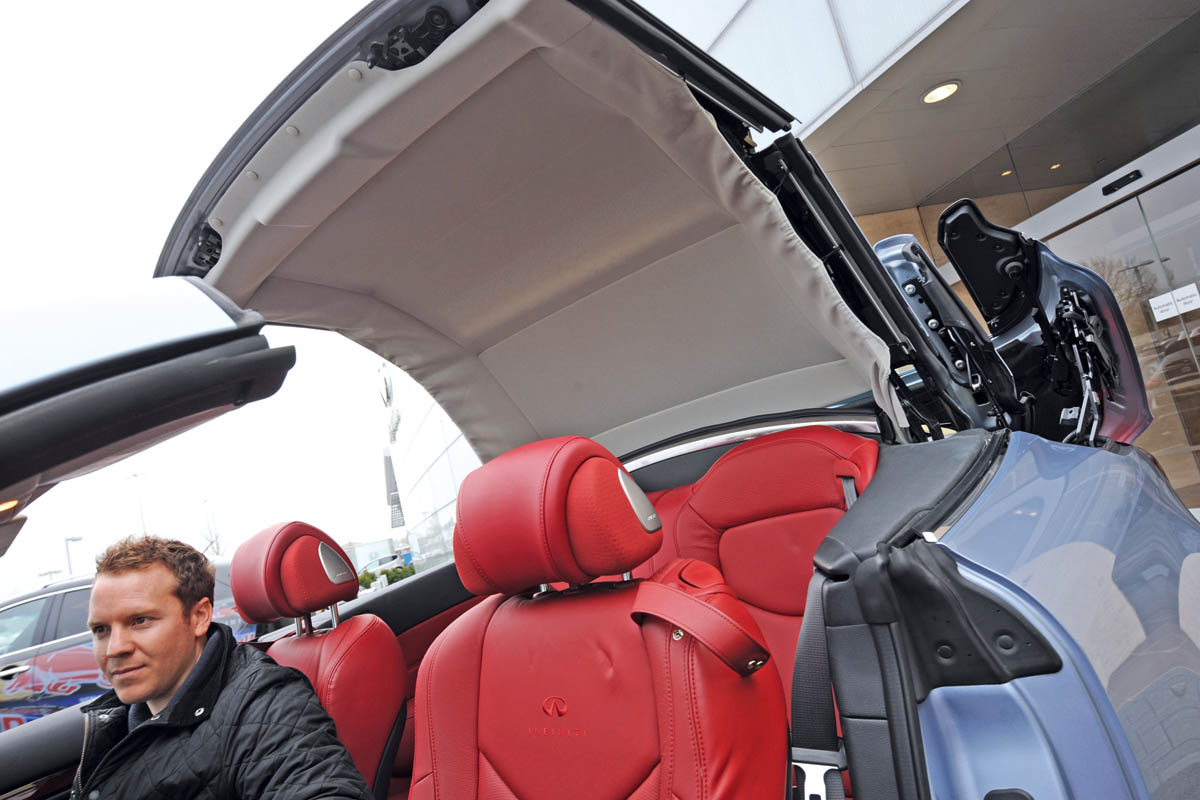 Infiniti G37 roof