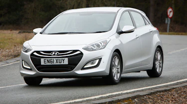 Hyundai i30 front cornering