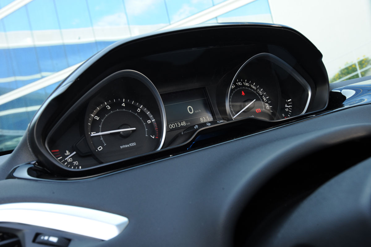 Peugeot 208 1.6 VTi Allure dials