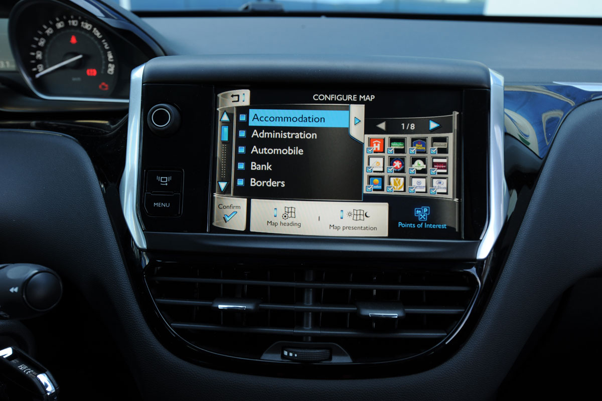 Peugeot 208 1.6 VTi Allure display