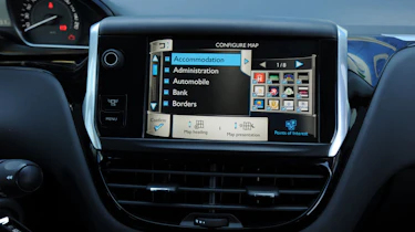 Peugeot 208 1.6 VTi Allure display