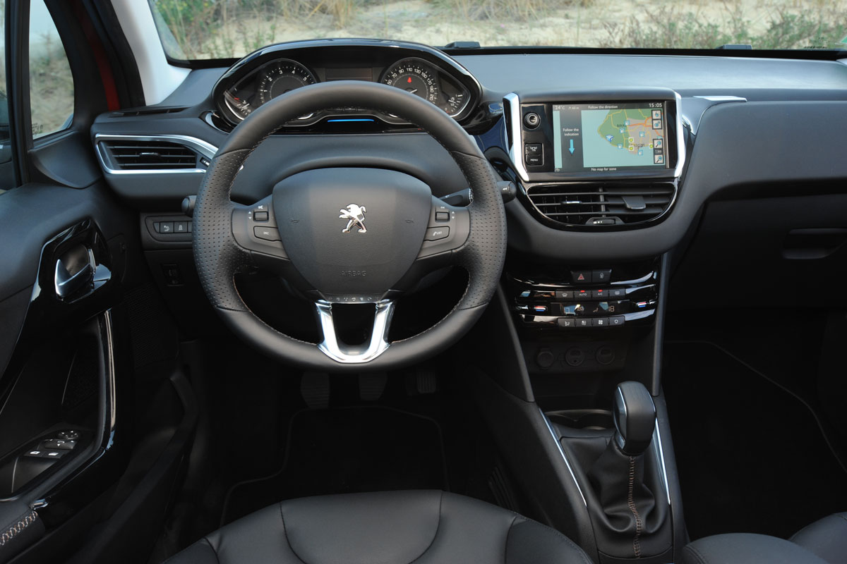 Peugeot 208 1.6 VTi Allure interior