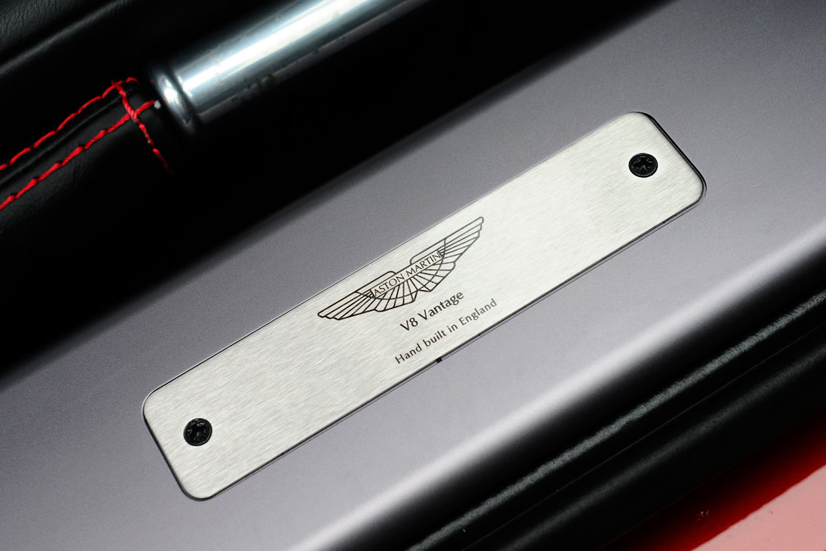 Aston Martin V8 Vantage plaque