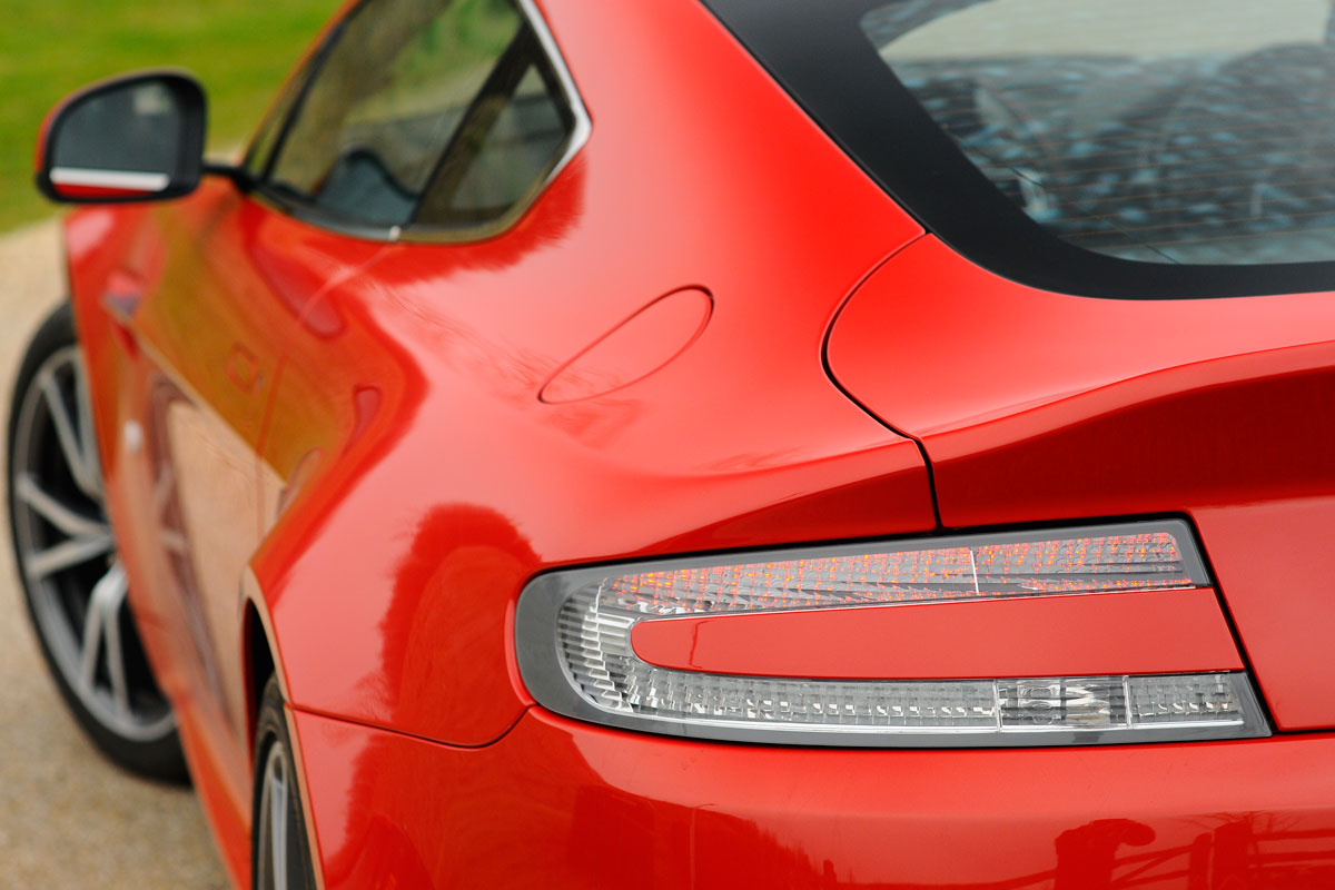 Aston Martin V8 Vantage light