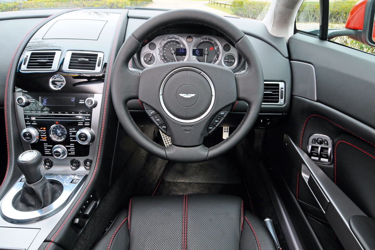 Aston Martin V8 Vantage interior