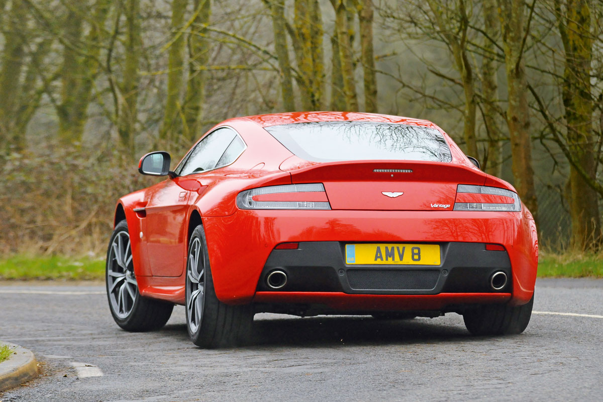 Aston Martin V8 Vantage rear cornering