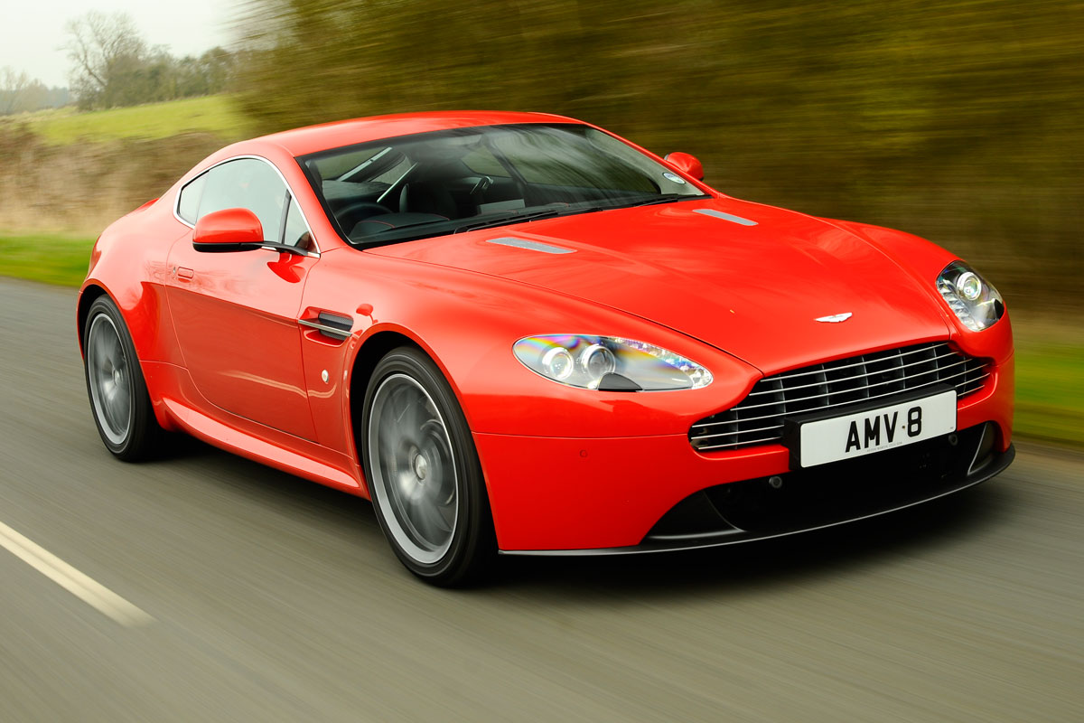 Aston Martin V8 Vantage front tracking