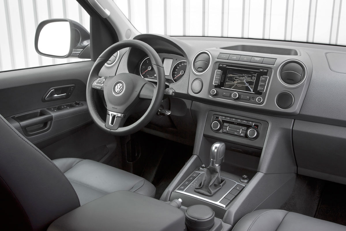 VW Amarok interior