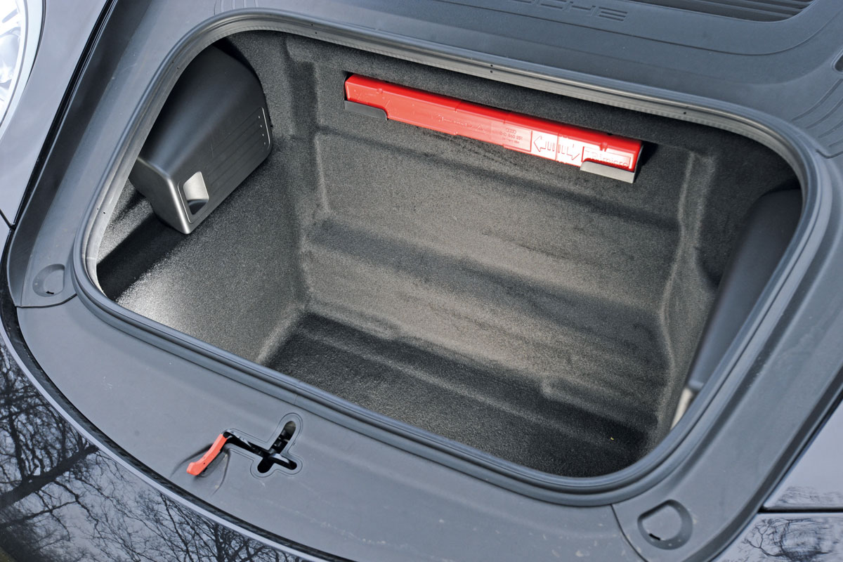 Porsche 911 Carrera boot