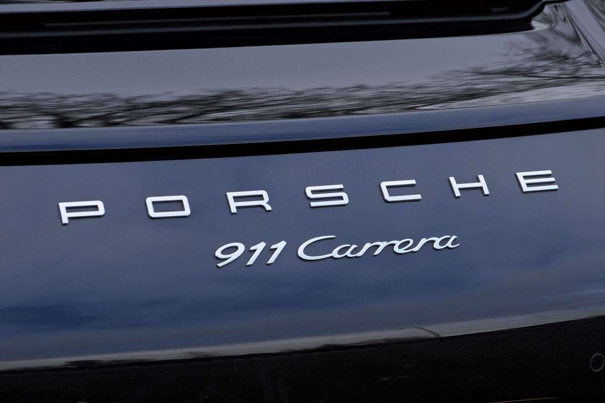 Porsche 911 Carrera badge