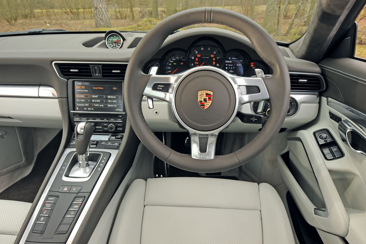 Porsche 911 Carrera interior