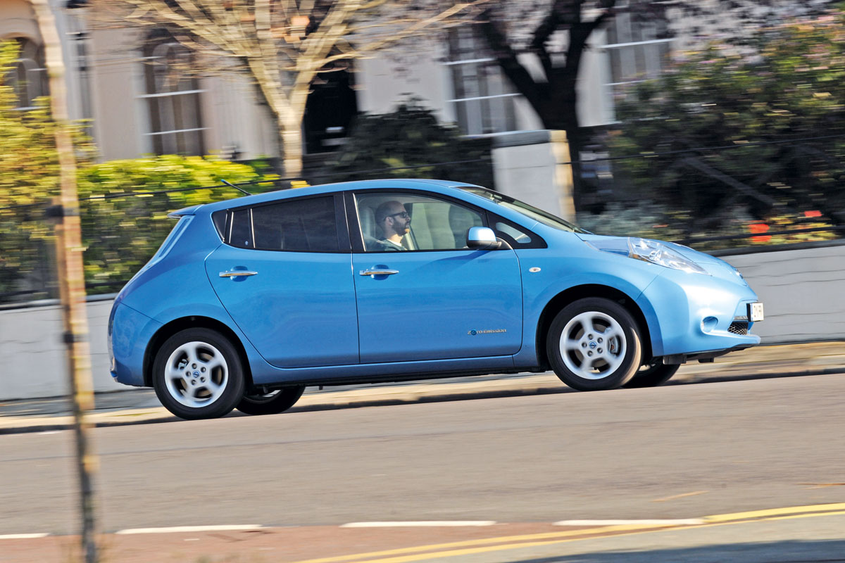 Nissan Leaf panning