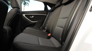 Hyundai i30 1.6 CRDi Blue Drive rear seats