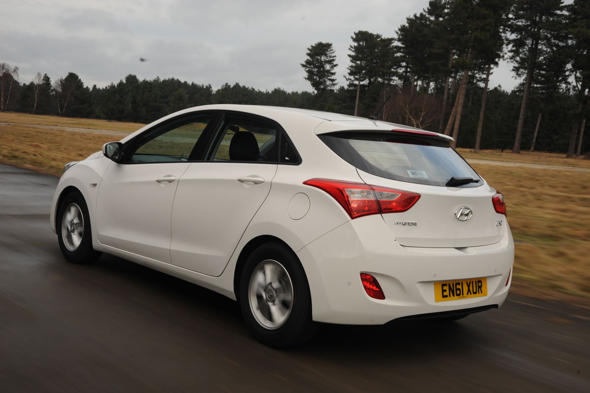 Hyundai i30 1.6 CRDi Blue Drive rear tracking