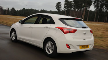 Hyundai i30 1.6 CRDi Blue Drive rear tracking