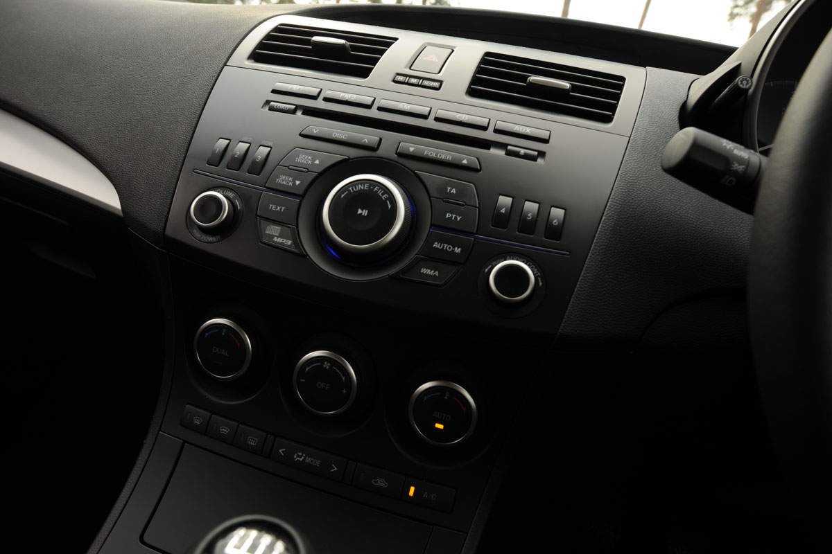 Mazda 3 1.6D TS2 centre console
