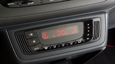 2012 SEAT Ibiza FR centre console