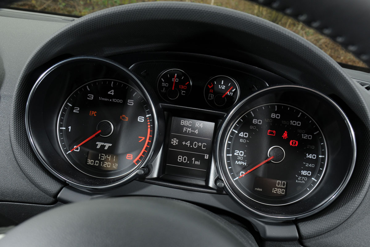 Audi TT Coupe dials