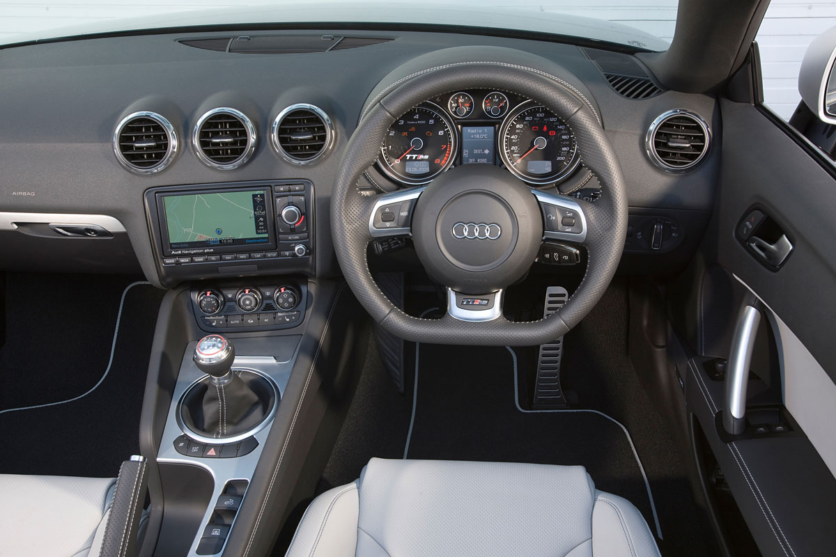 Audi TT RS Roadster dash