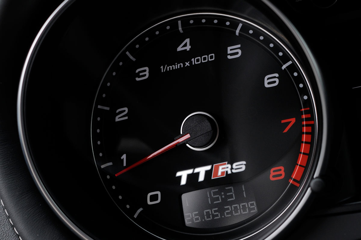 Audi TT RS Roadster dials