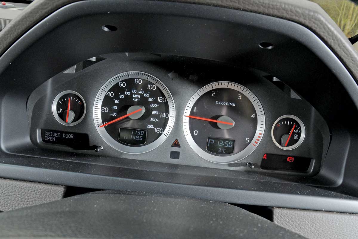 Volvo XC90 dials