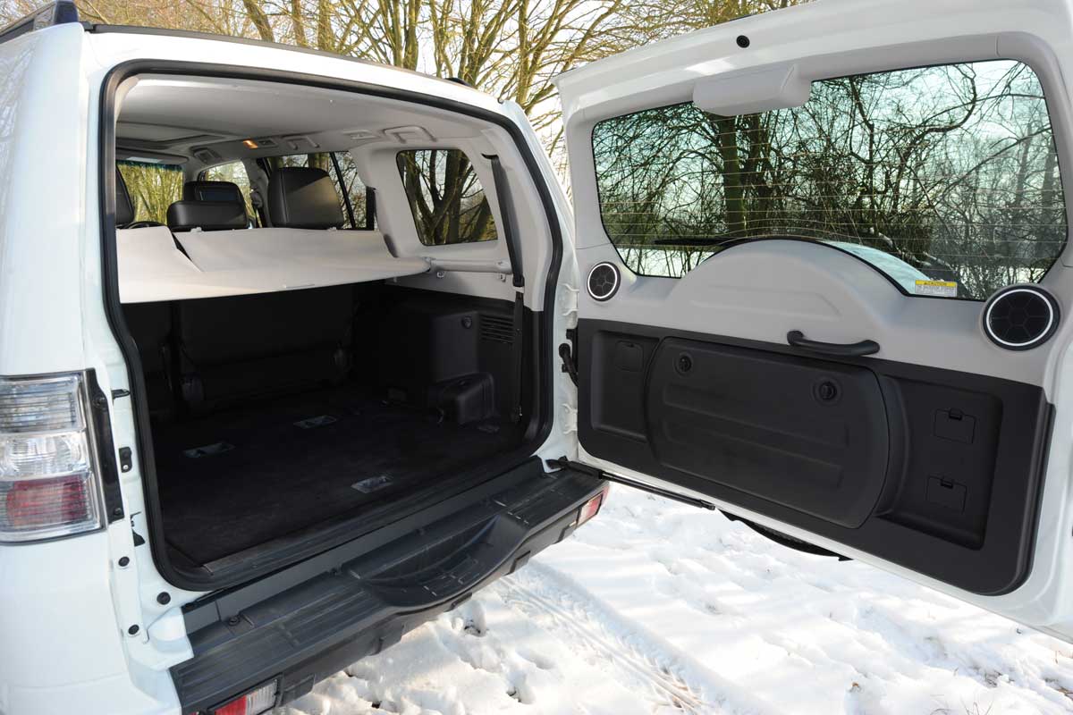 Mitsubishi Shogun boot