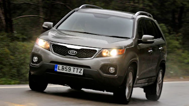 Kia Sorento front cornering