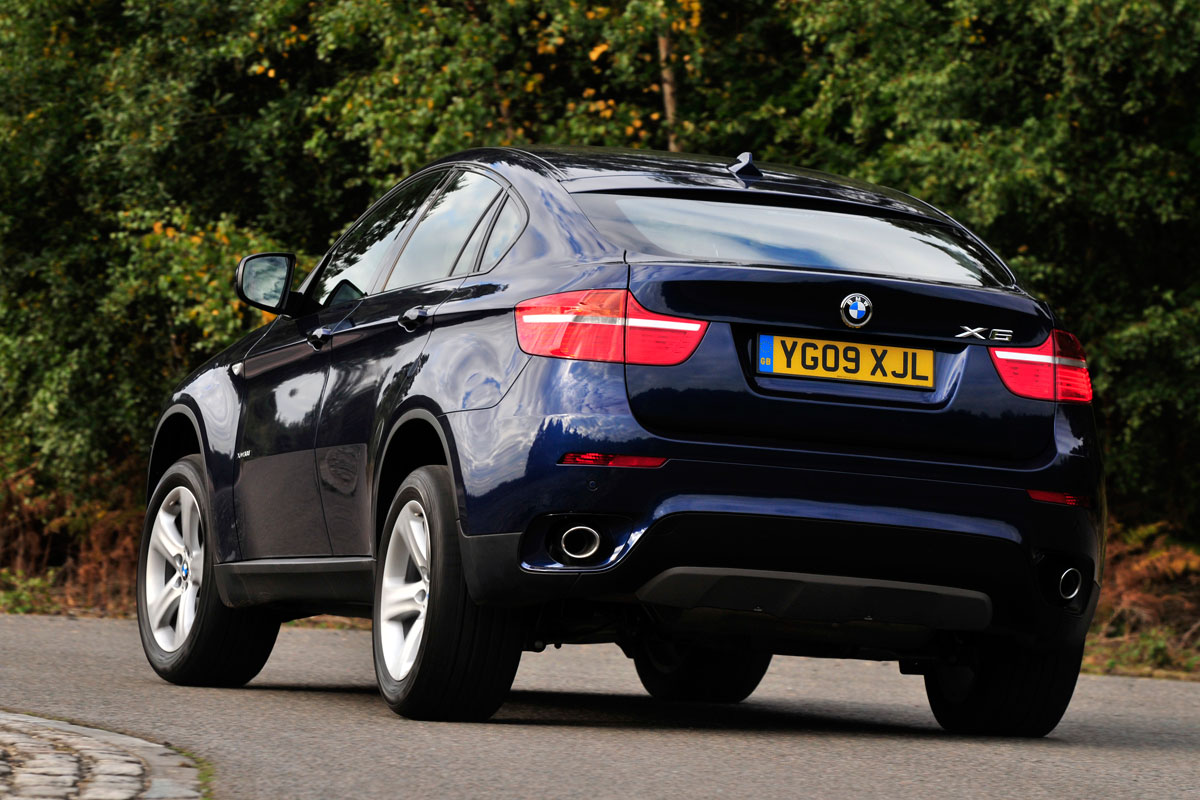 BMW X6 rear cornering