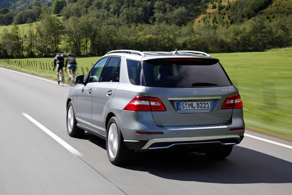 Mercedes M-Class rear tracking