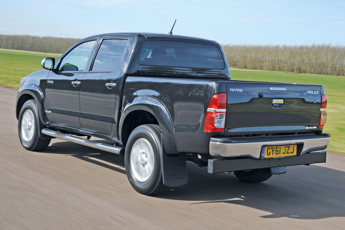 Toyota Hilux rear tracking