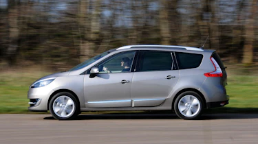 Renault Grand Scenic panning