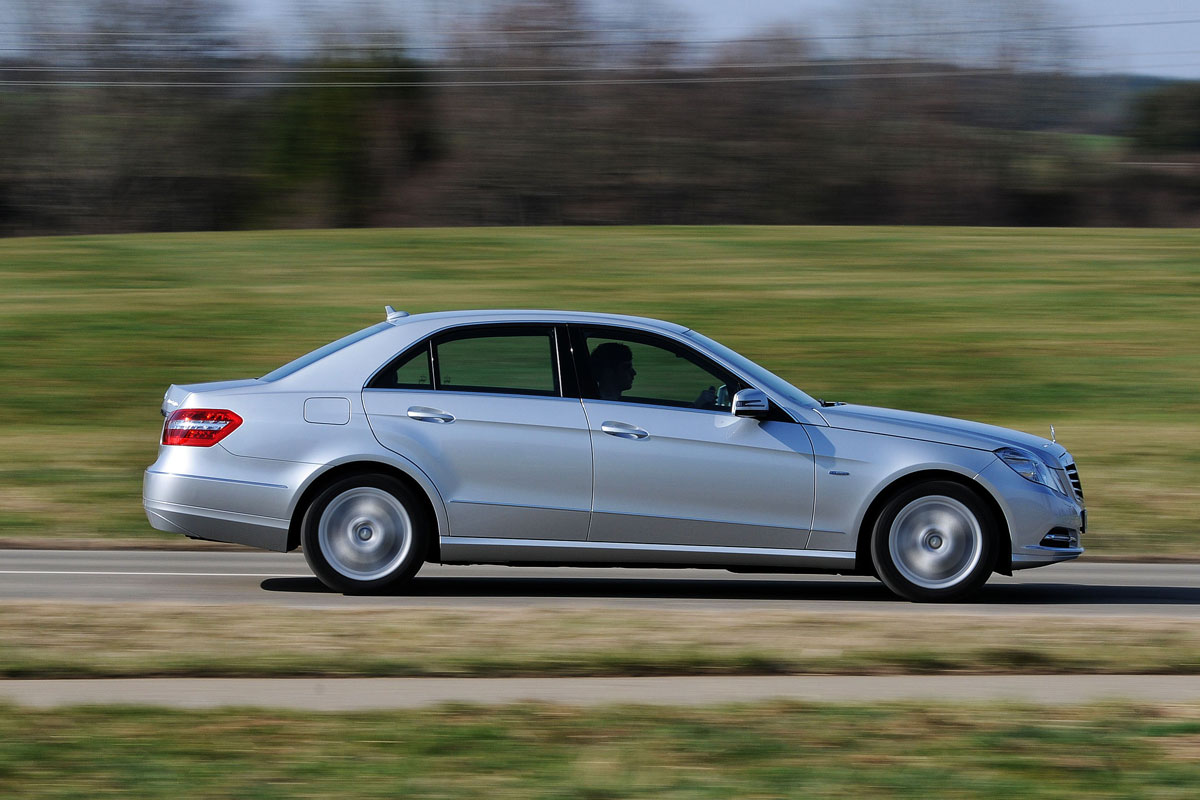 Mercedes E300 BlueTEC Hybrid panning