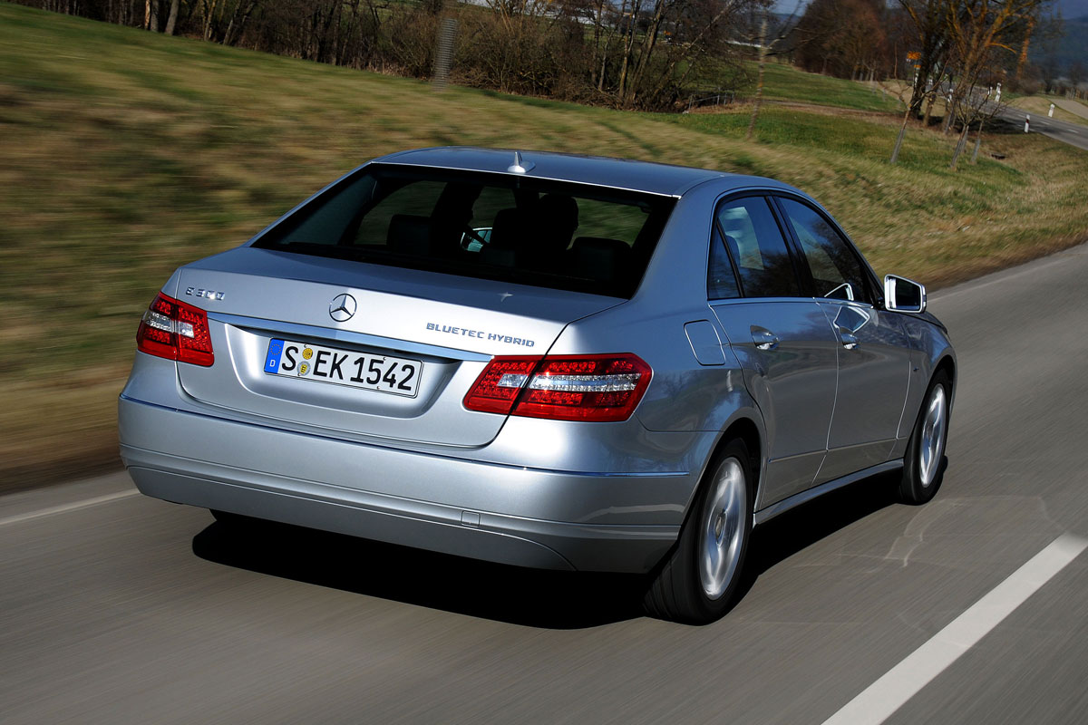 Mercedes E300 BlueTEC Hybrid rear tracking