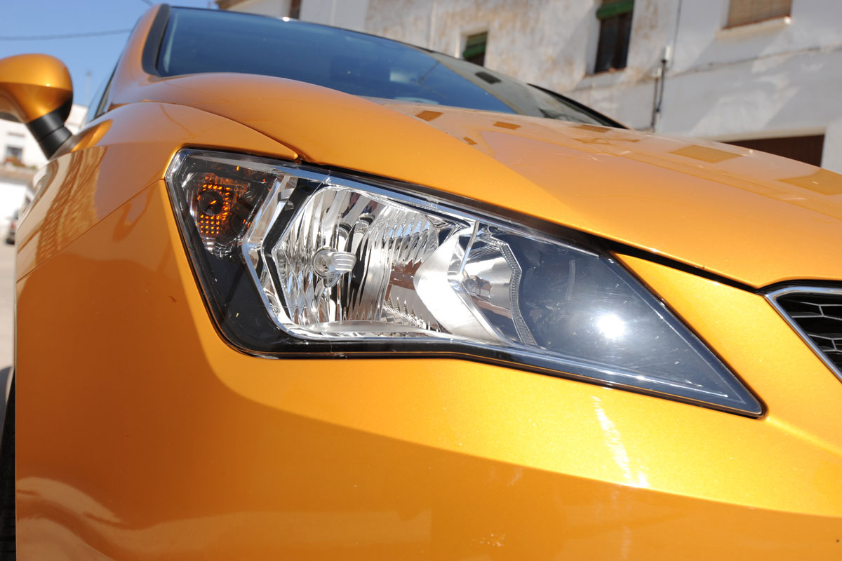 2012 SEAT Ibiza lights