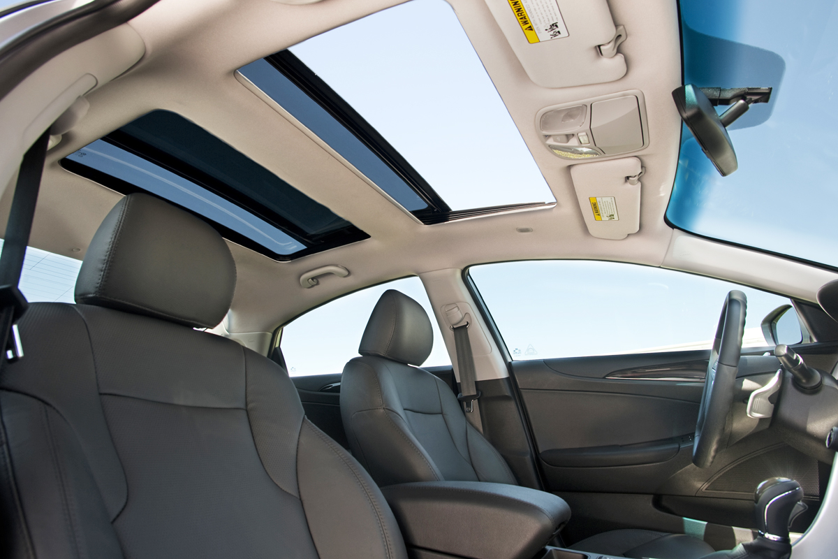 Hyundai Sonata Hybrid sunroof