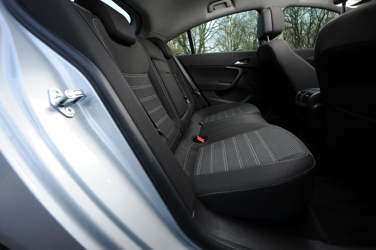 Vauxhall Insignia 2.0 CDTI ecoFLEX rear seats