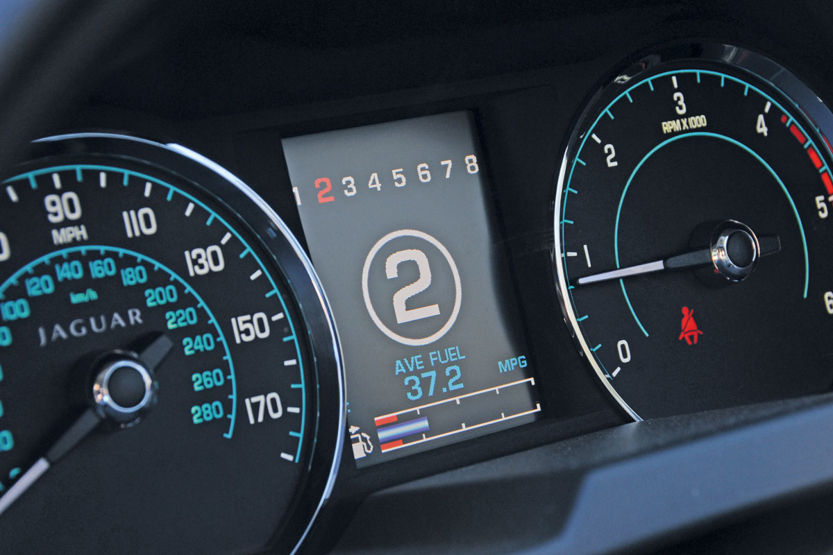 Jaguar XF display