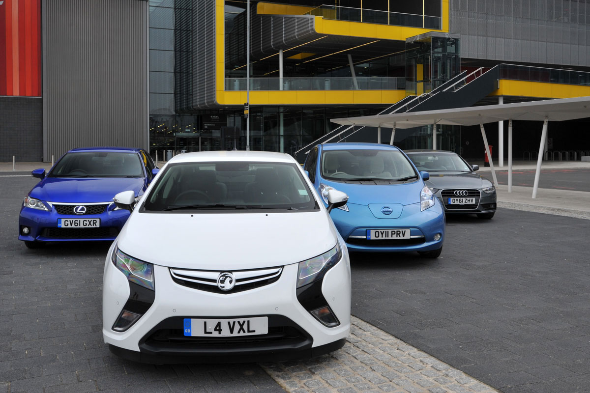 Vauxhall Ampera vs rivals