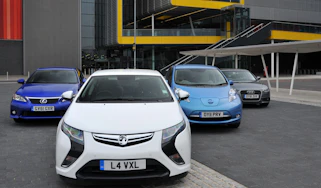 Vauxhall Ampera vs rivals