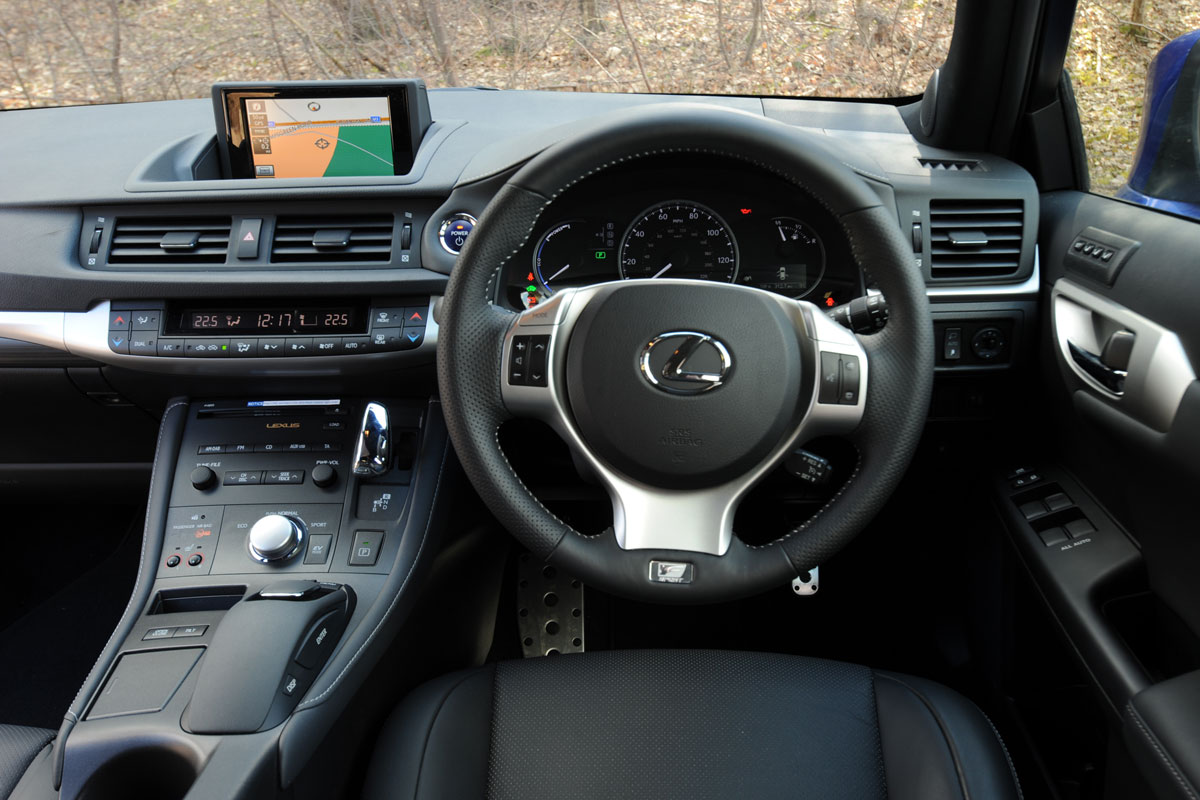 Lexus CT 200h interior