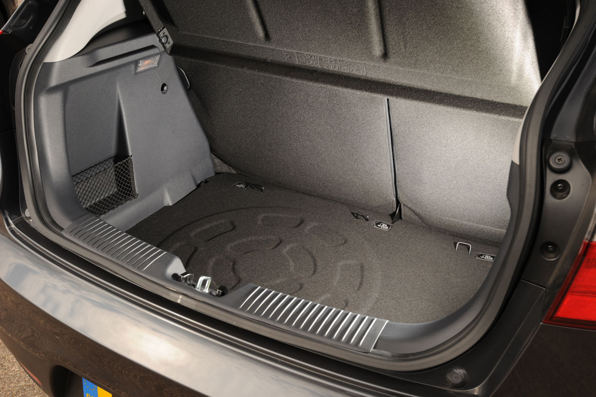 Kia Rio boot