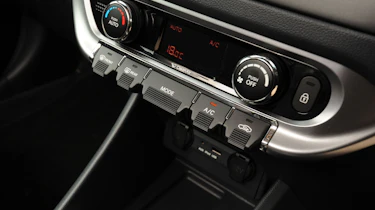 Kia Rio centre console