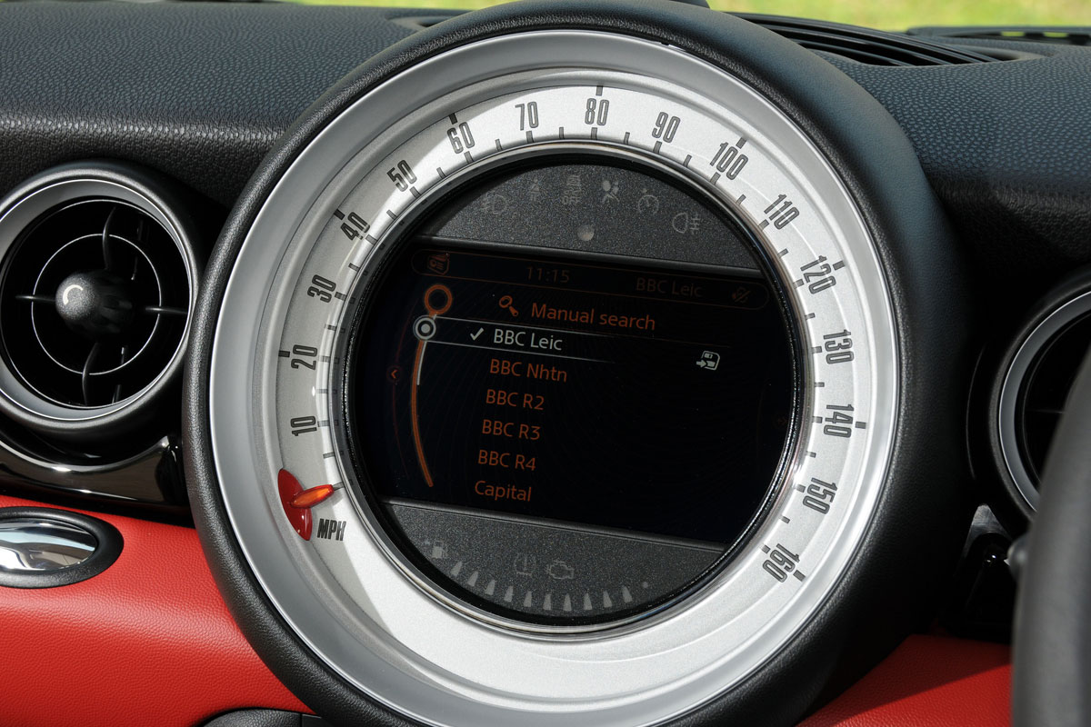 MINI Cooper D Clubman display